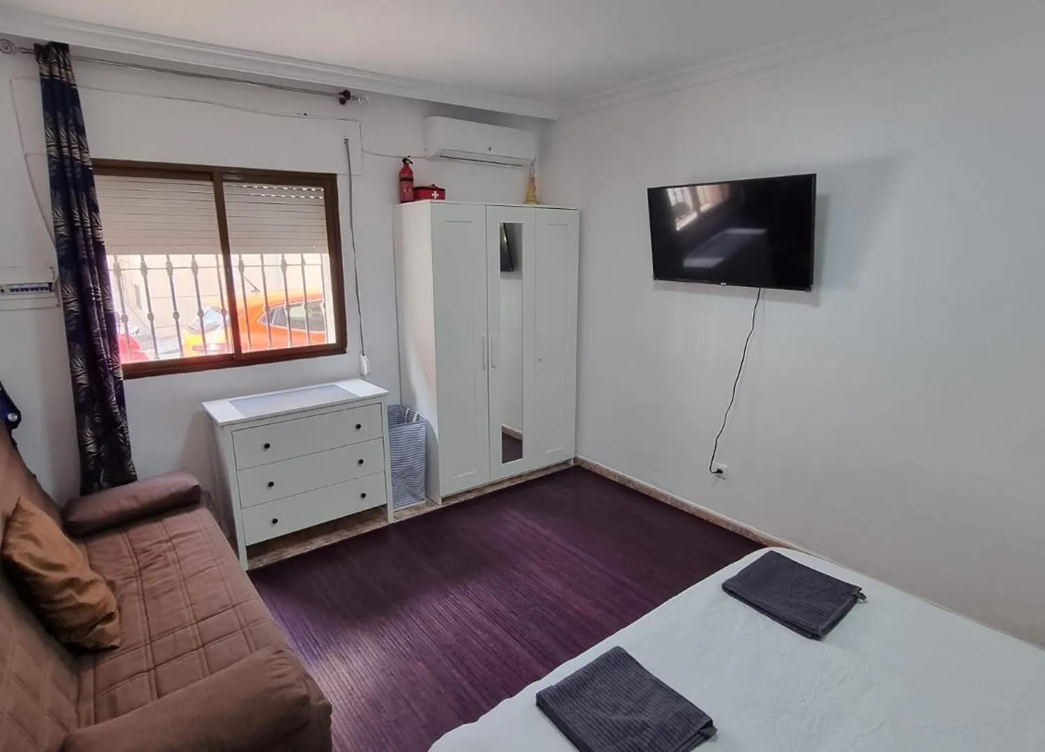 Large Modern Double Room La Línea de la Concepción
